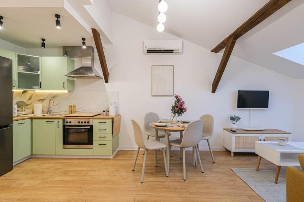 Cozy Loft Under The Wawel Sky Apartamento